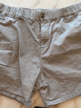 Maamgic / Gray /  38 " / 5" Length / 98% Cotton 2% Spandex Short